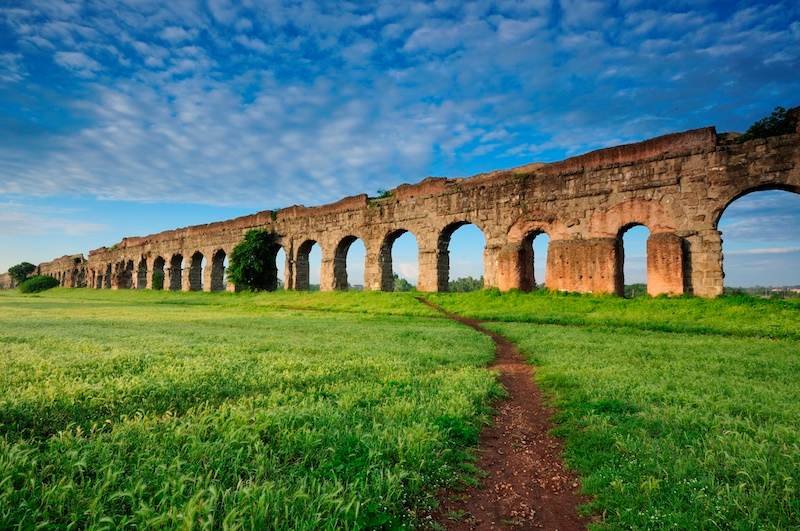 Aqueduto Aqua Virgo, Itália.