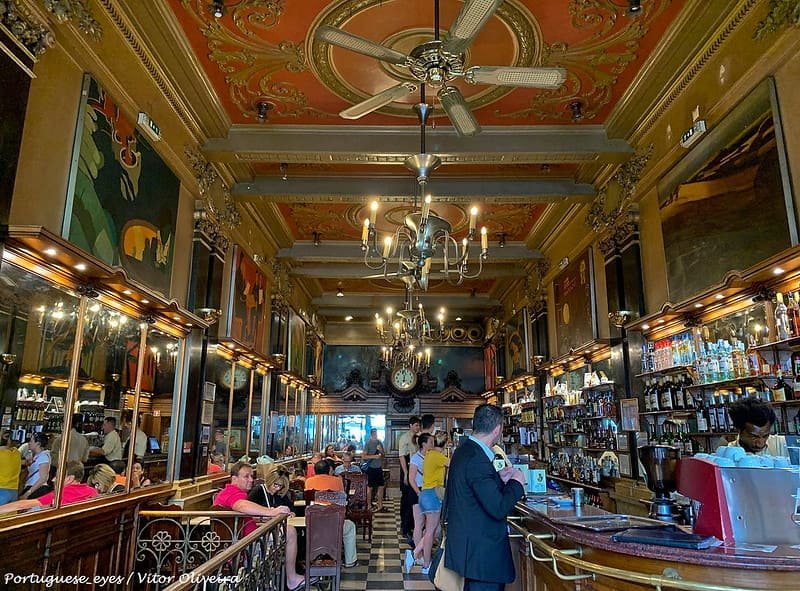 Os Cafés Mais Históricos do Mundo: Café a Brasileira.