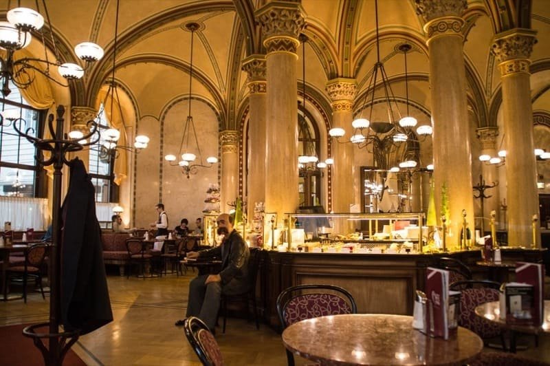 Café Central.